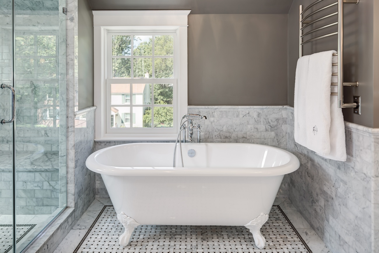 bathroom-interior-design-bathtub-tile-floor