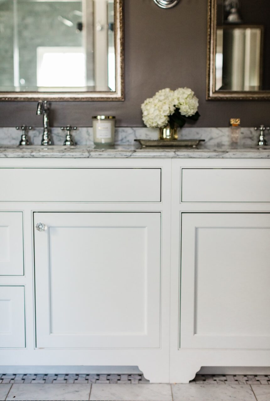 bathroom-white-cabinetry-interior-design