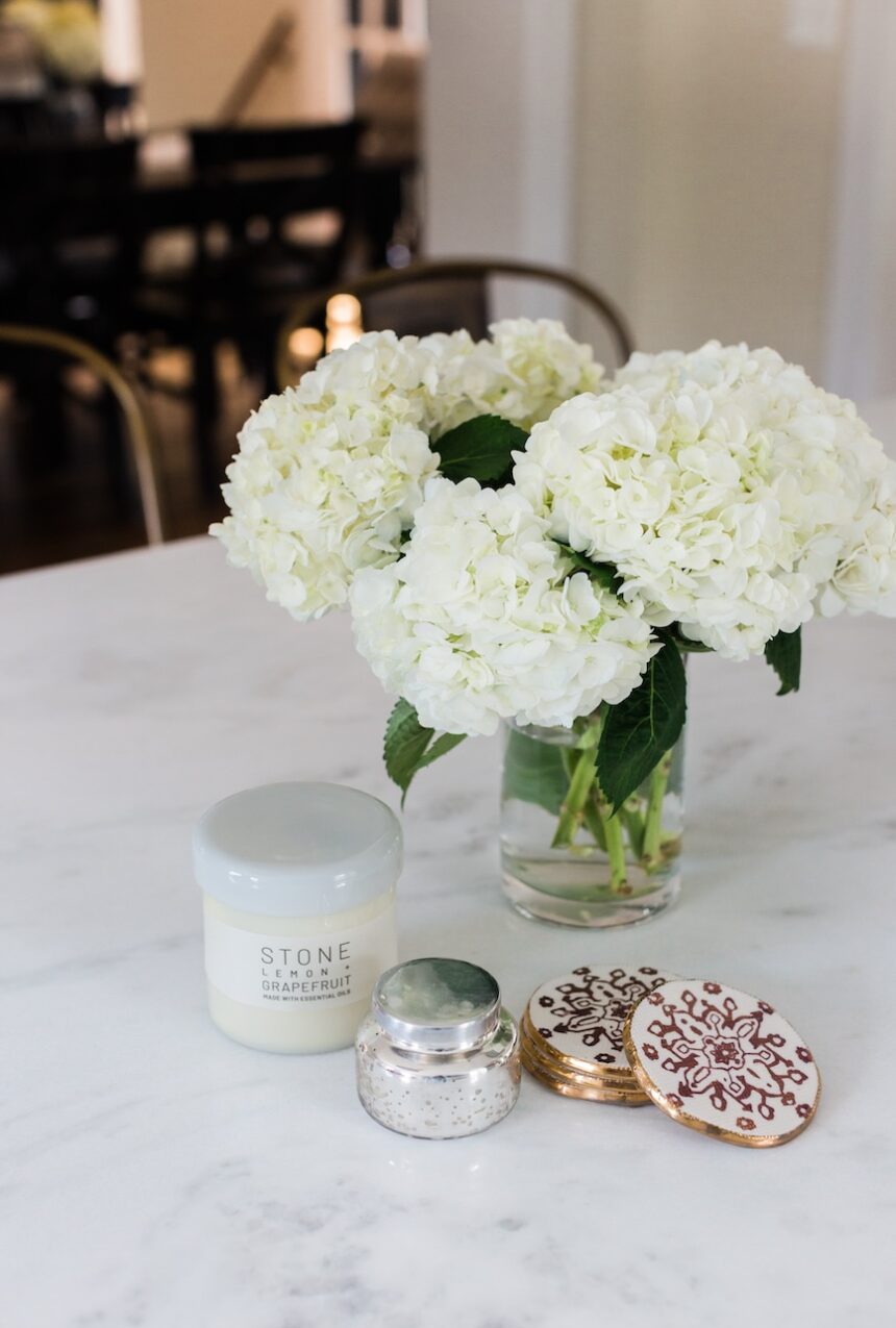 kitchen-counter-detail-white-flowers-in-vase
